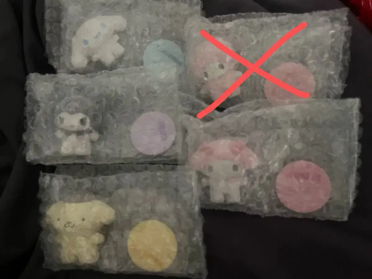 Unsealed) Sanrio Pitatto Figures