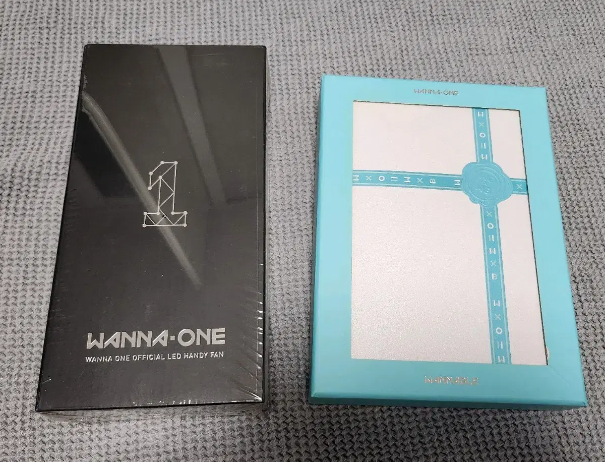 Wanna One sealed Hand Fan + Fan Club Kit