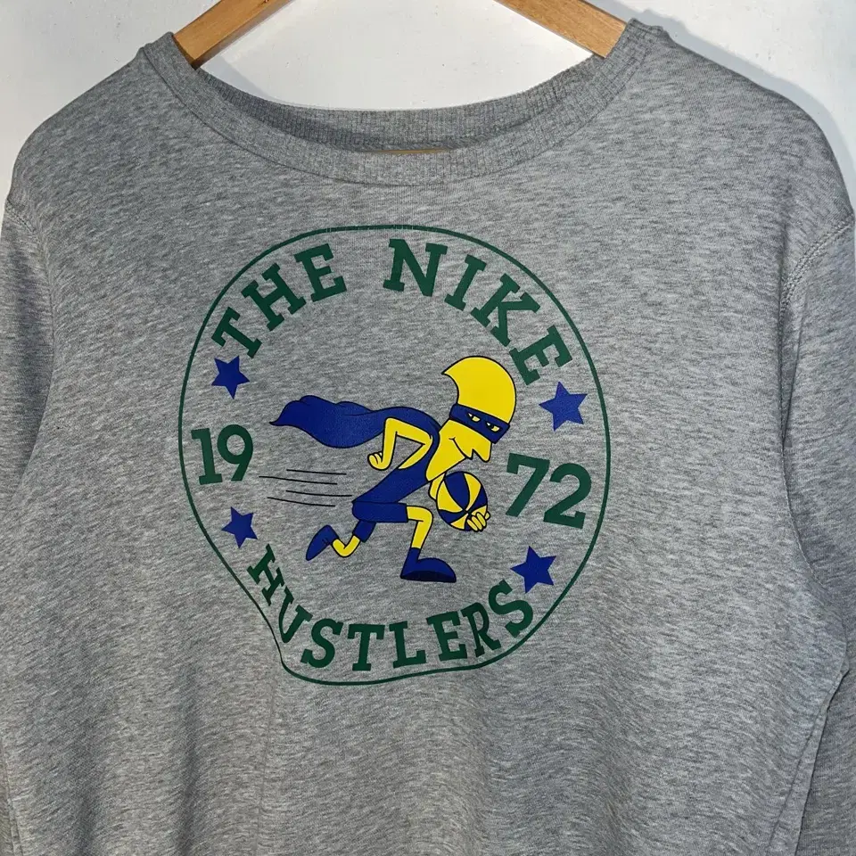 NIKE 나이키 빈티지 1972 Hustlers 프린팅 루즈핏 스웻셔츠