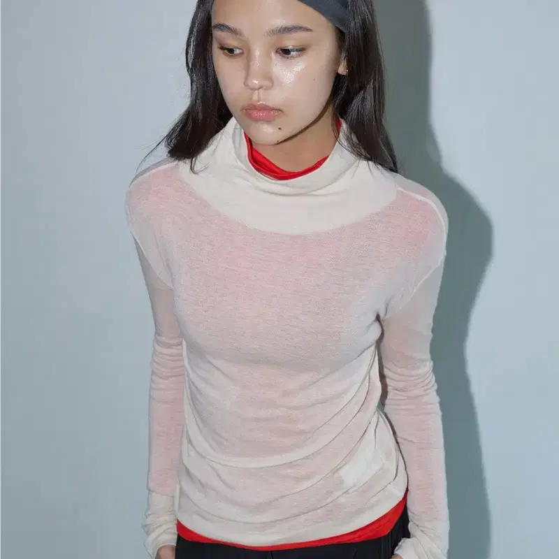 미치코런던 WOOL TENCEL TURTLE NECK TOP BUTTER