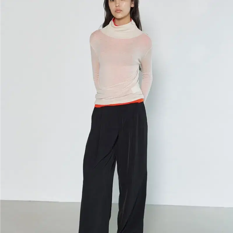 미치코런던 WOOL TENCEL TURTLE NECK TOP BUTTER