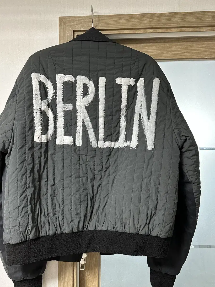 [M] TheMuseumVisitor Berlin Bomber