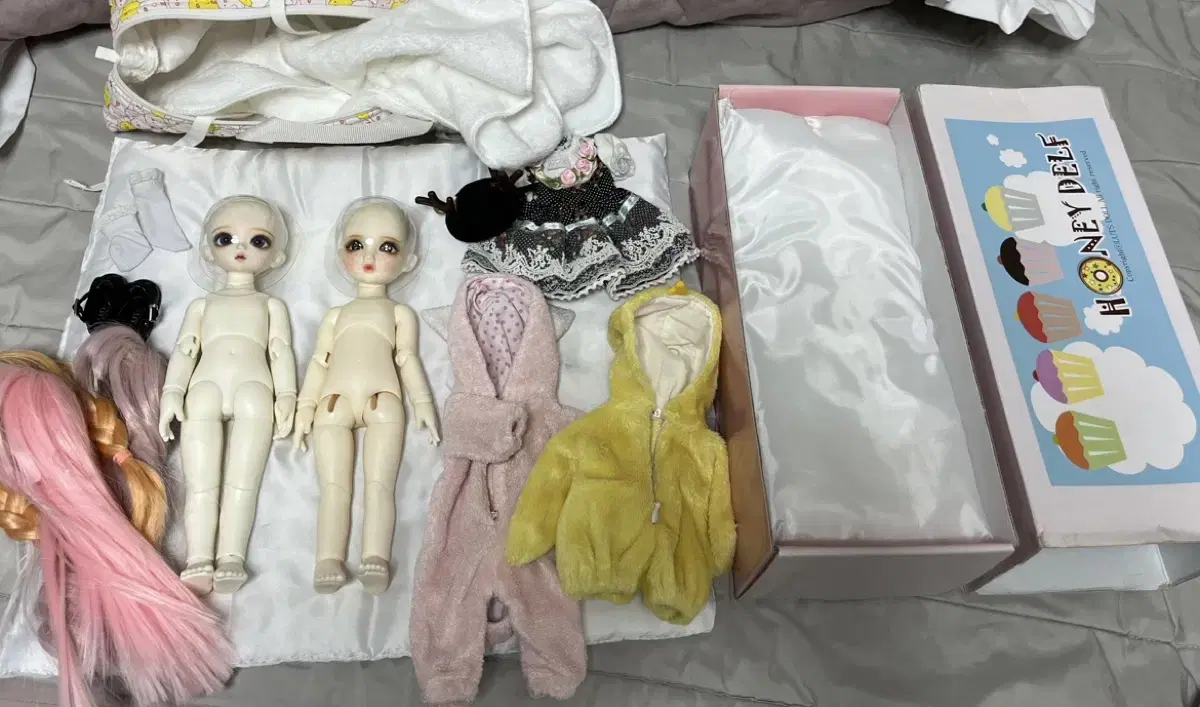 Sell 2 Sphere Jointed Dolls USD in Bulk