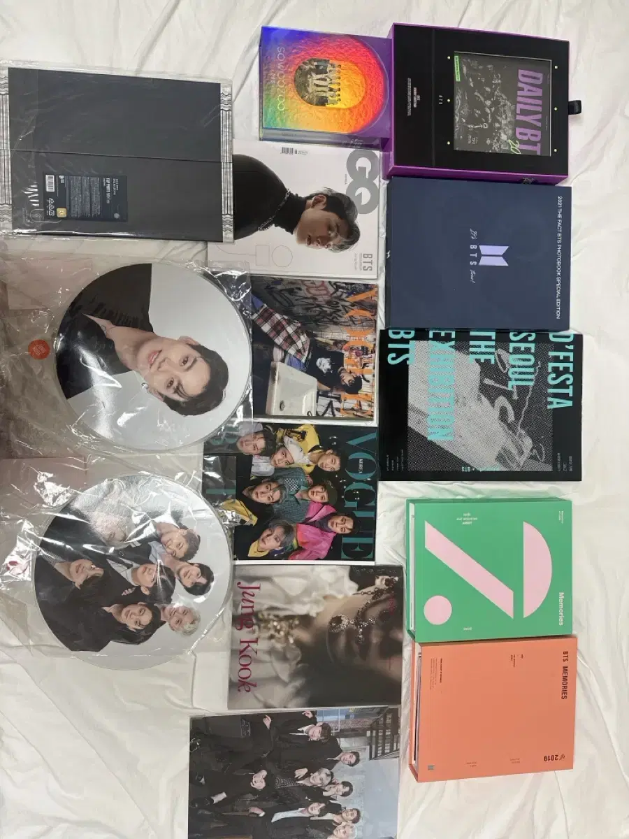 Bangtan Merchandise bulk wts Memories Borg Zuu seasons greetings Defiant Microcosm