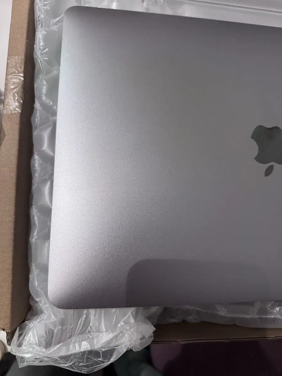 macbookpro i5 2020 256G