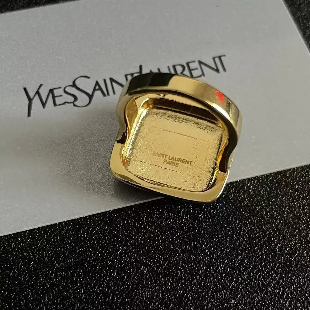 YSL 사각형 글자 반지 사이즈 완비됨