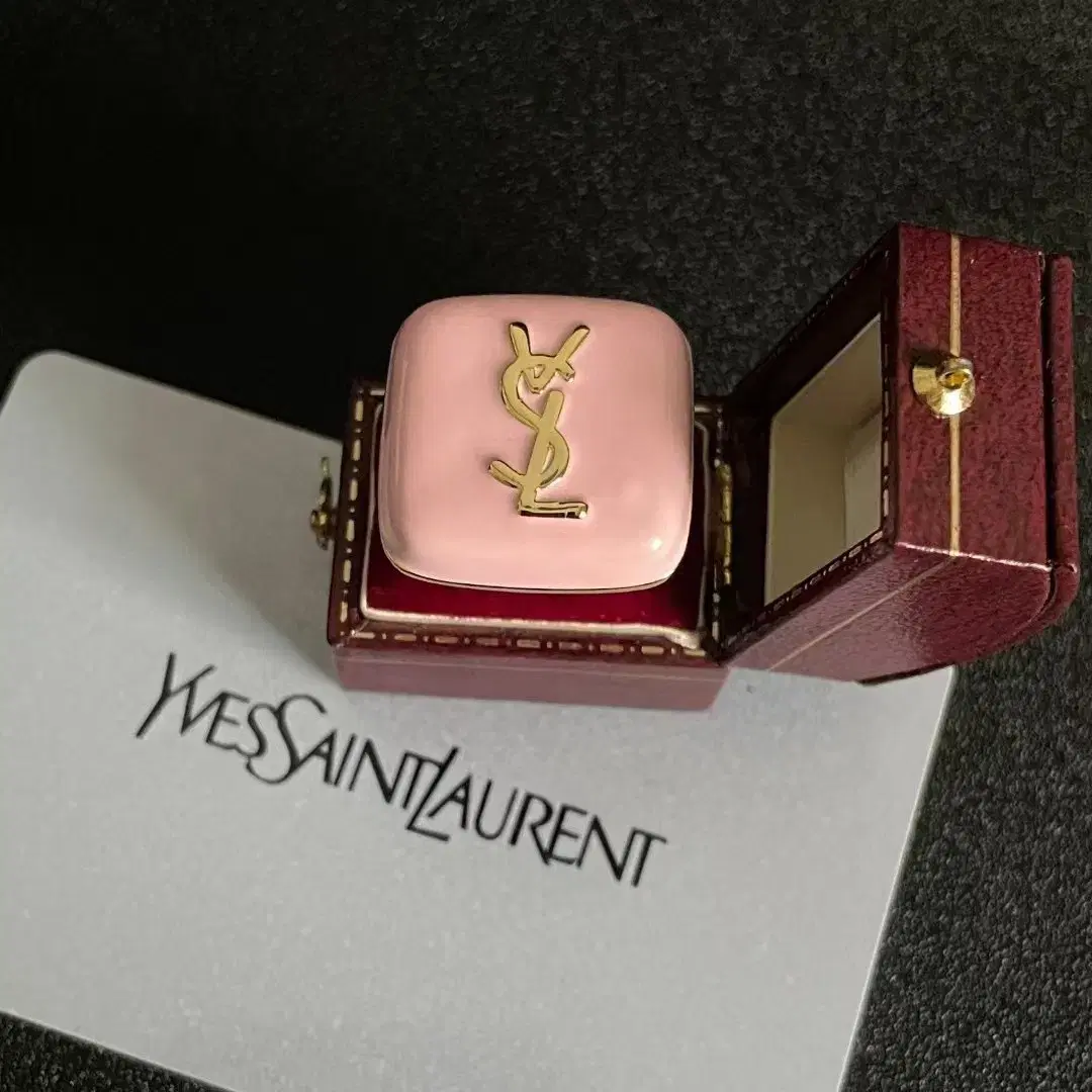 YSL 사각형 글자 반지 사이즈 완비됨