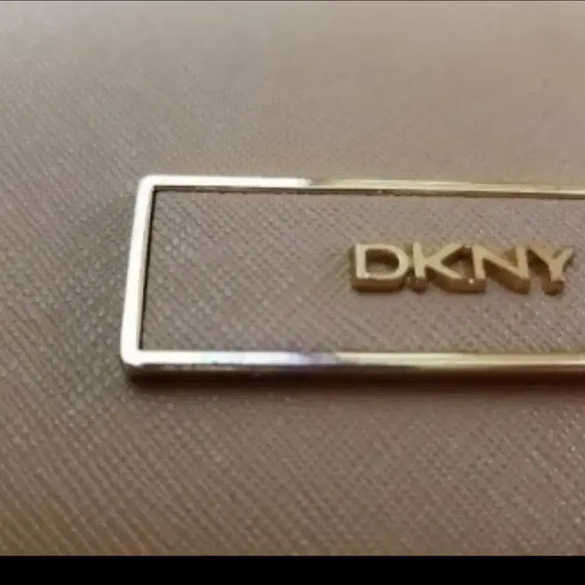 DKNY 사피아노소가죽가방 숄더겸 크로스백