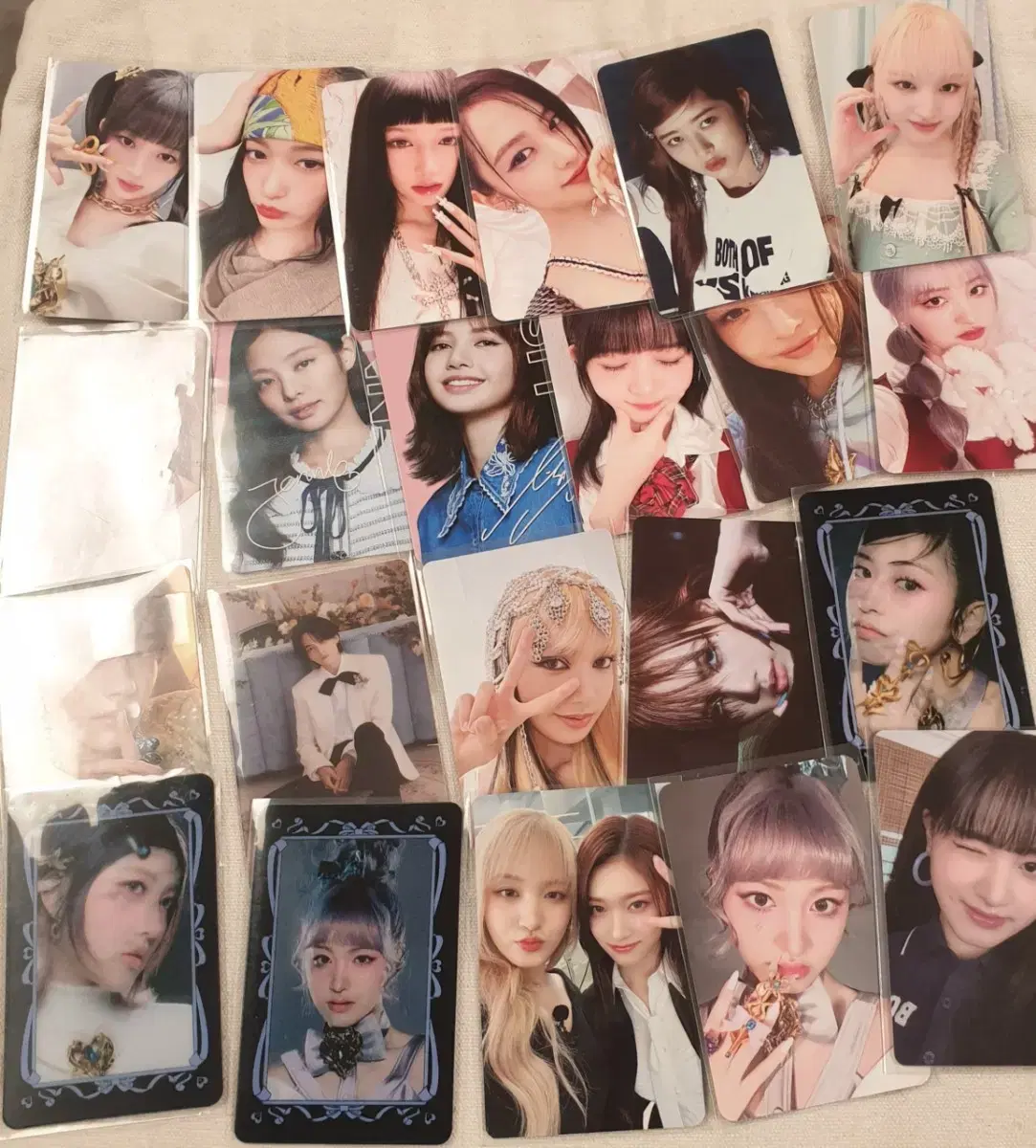 ive,le sserafim,black pink,seventeen,tomorrow x together photocard