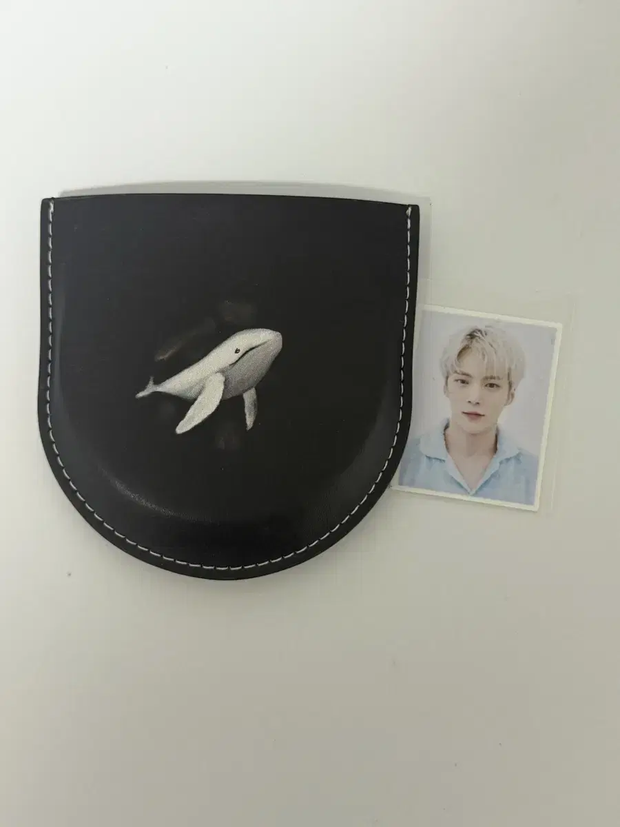 Monsta X minhyuk fan con MD Whale Hand Mirror