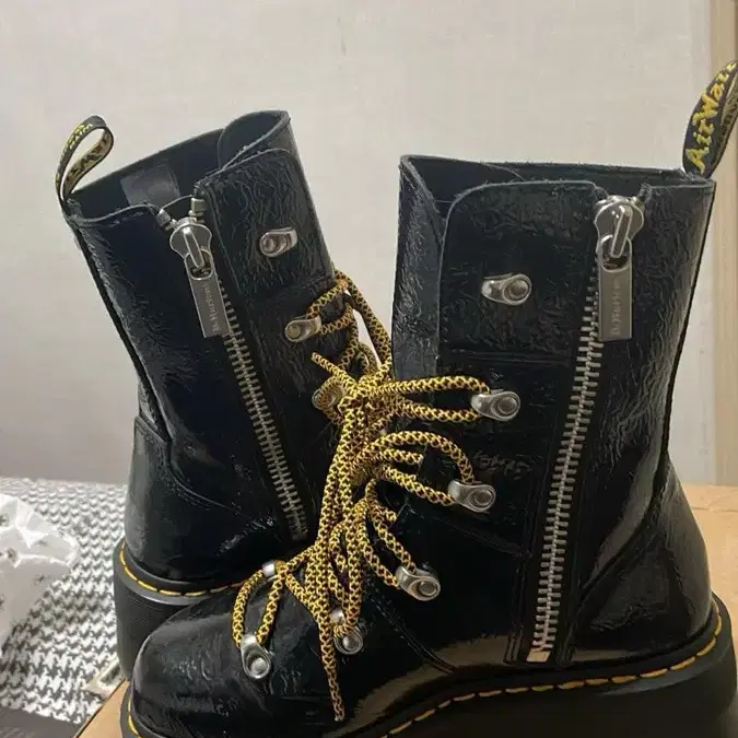 Drmartens 235