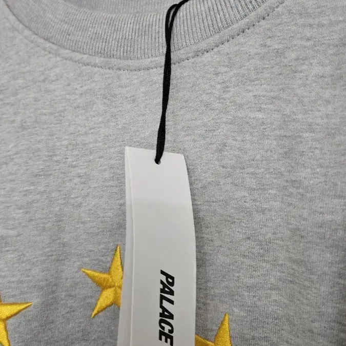 palace 팔라스 Eu 맨투맨 입니다.