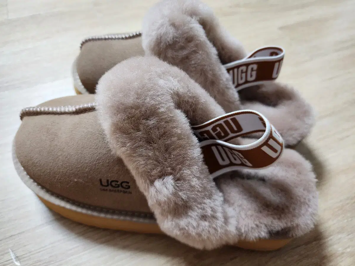 호주 어그 UGG 밴드 슬리퍼 블론즈 색상 L사이즈 245mm