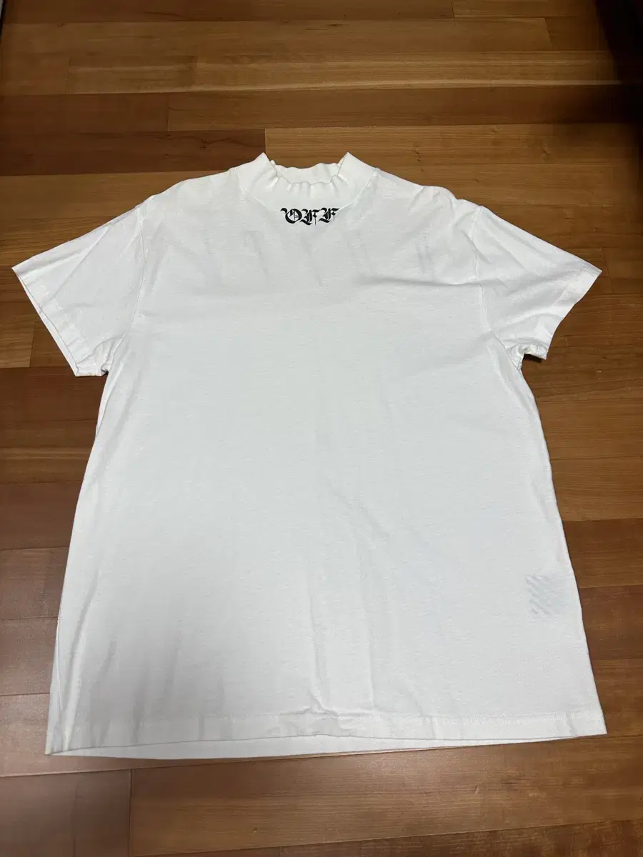 Off-white neck pola vahn