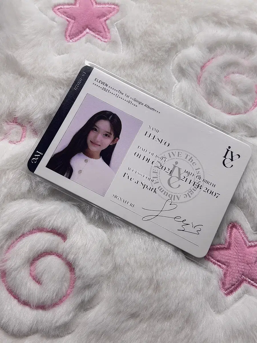 ive leeseo id card sell wts sisseking jang wonyoung ahn yujin karina winterpoca sign poca ticket