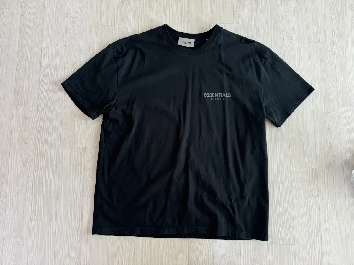 Genuine) Essential short sleeve black M 80,000 pam