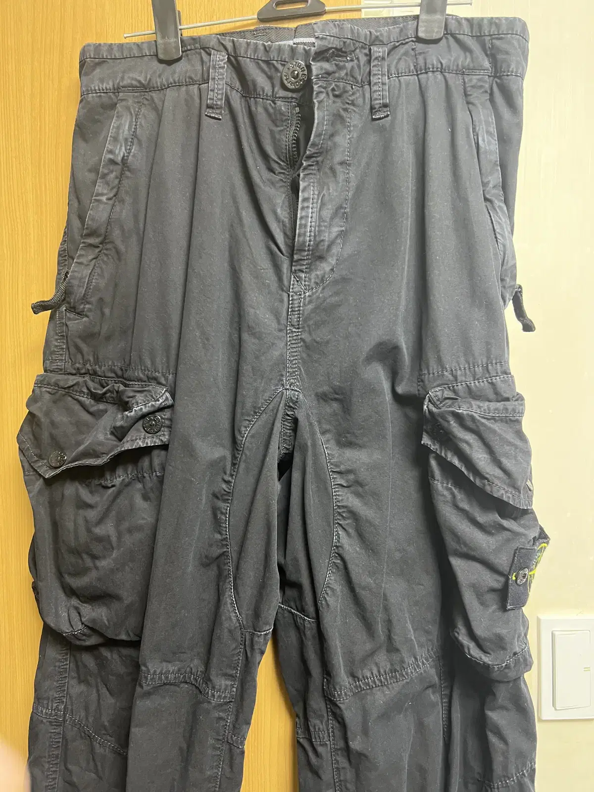 Stone Island 21SS OldEffect Cargo Pants Black 28 Loose Fit