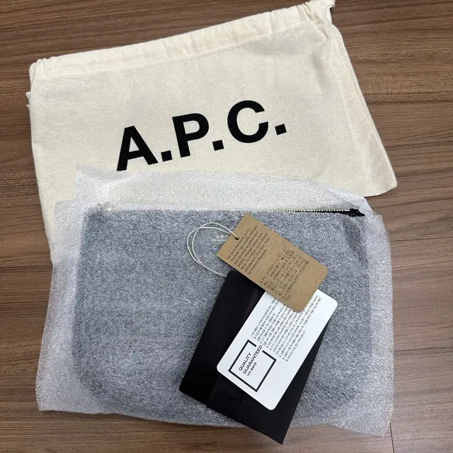 아페쎄 A.P.C 사라 클러치백