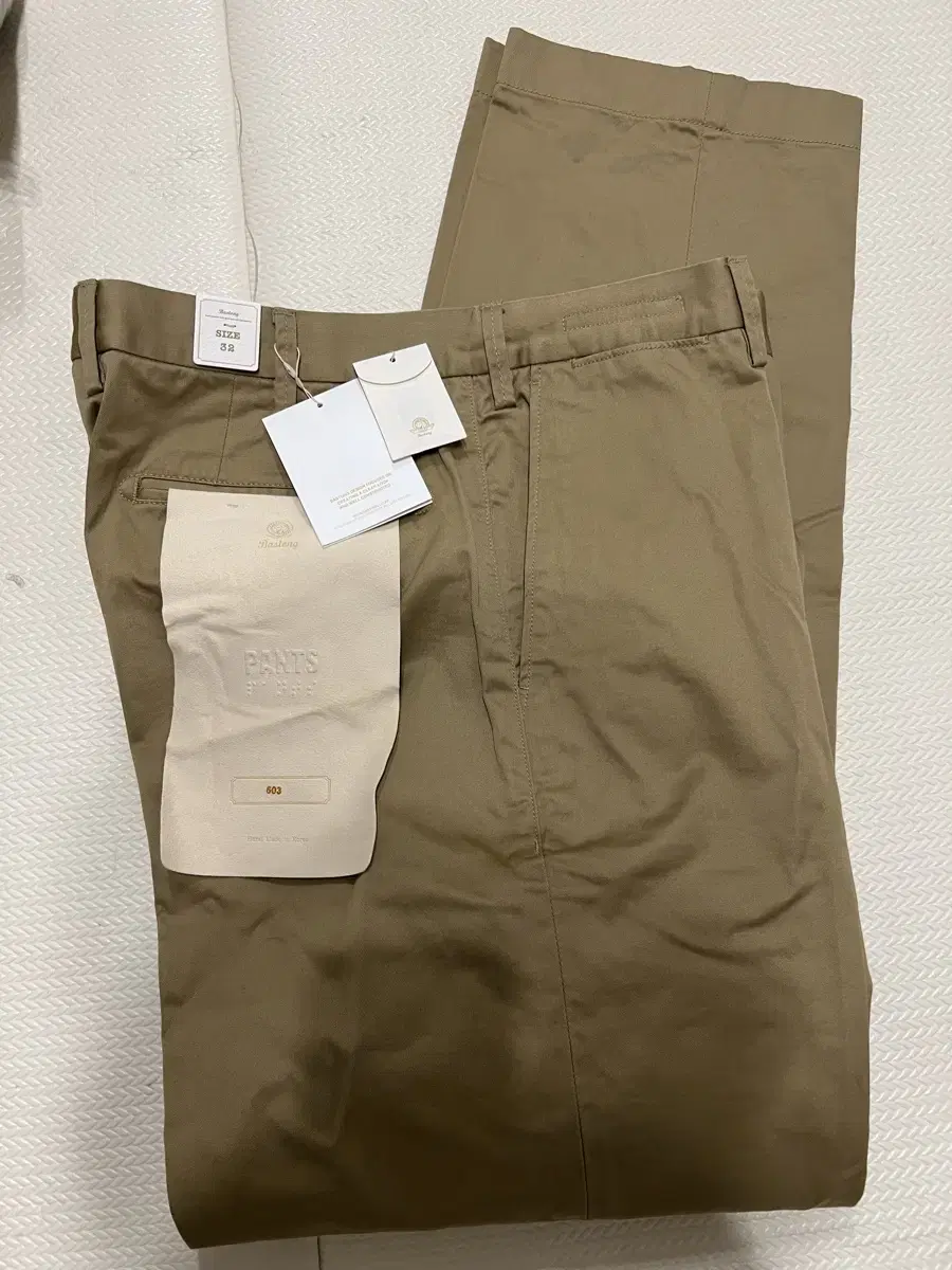 Baston 603 Chinos size 32 new