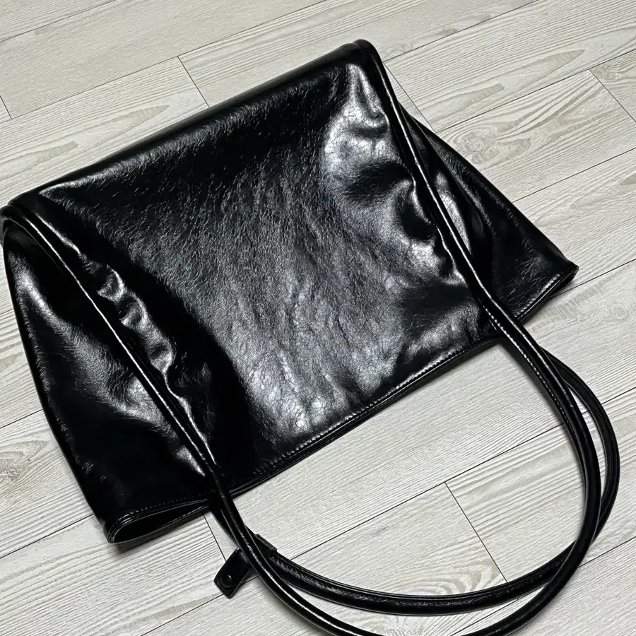 여밈 medium dapper bag (crinkle black)