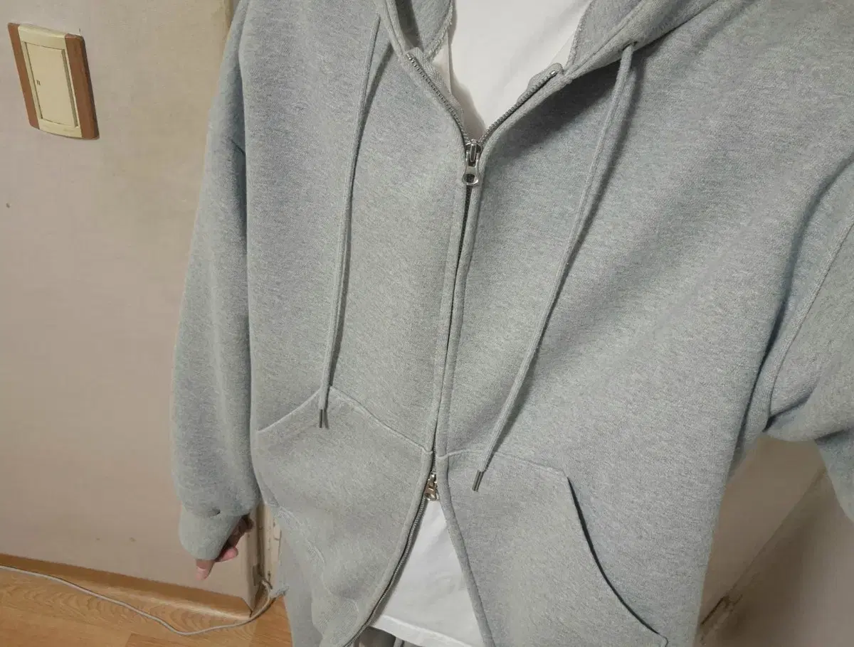 Overfit hoodie sells!! (size L)