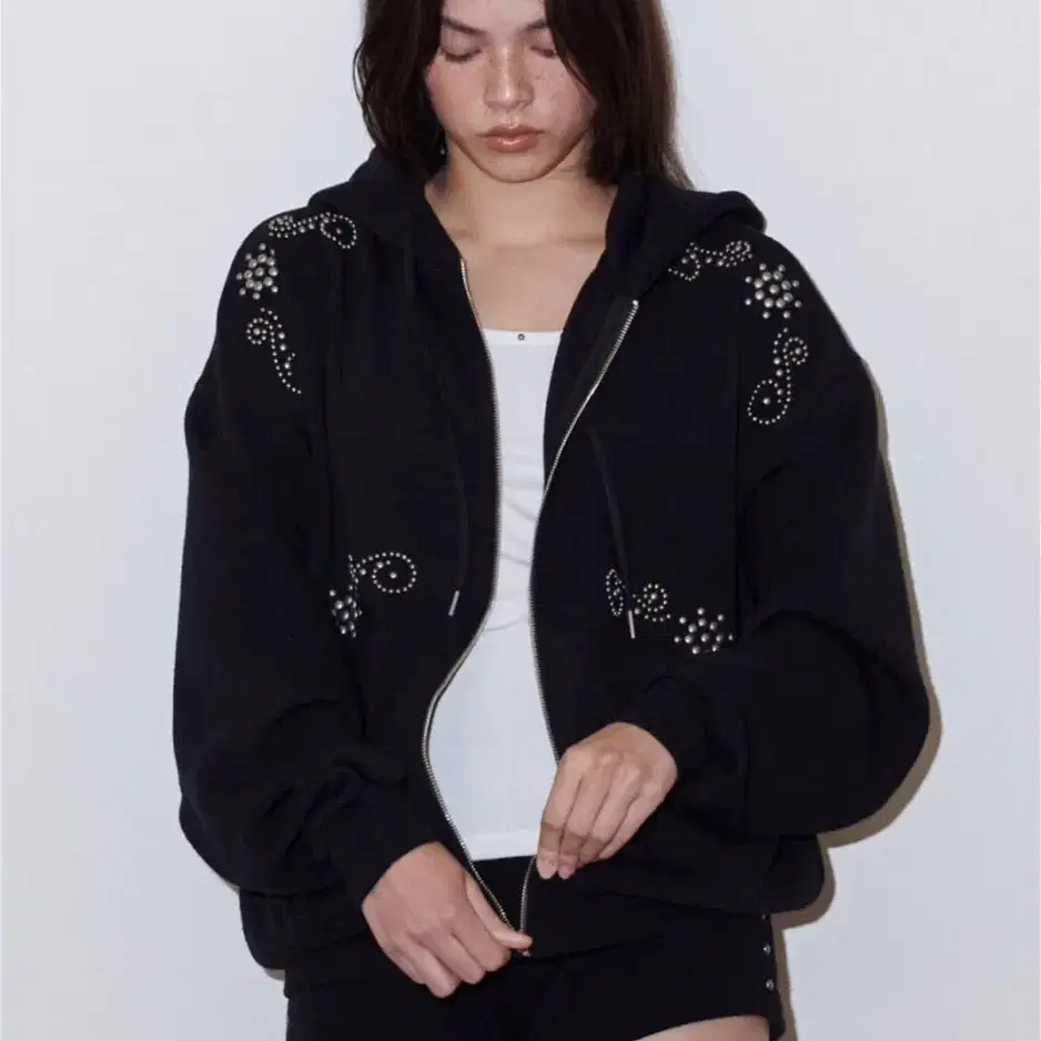 폴리수엠 후드집업 ORNAMENT STUDDED HOODIE 블랙