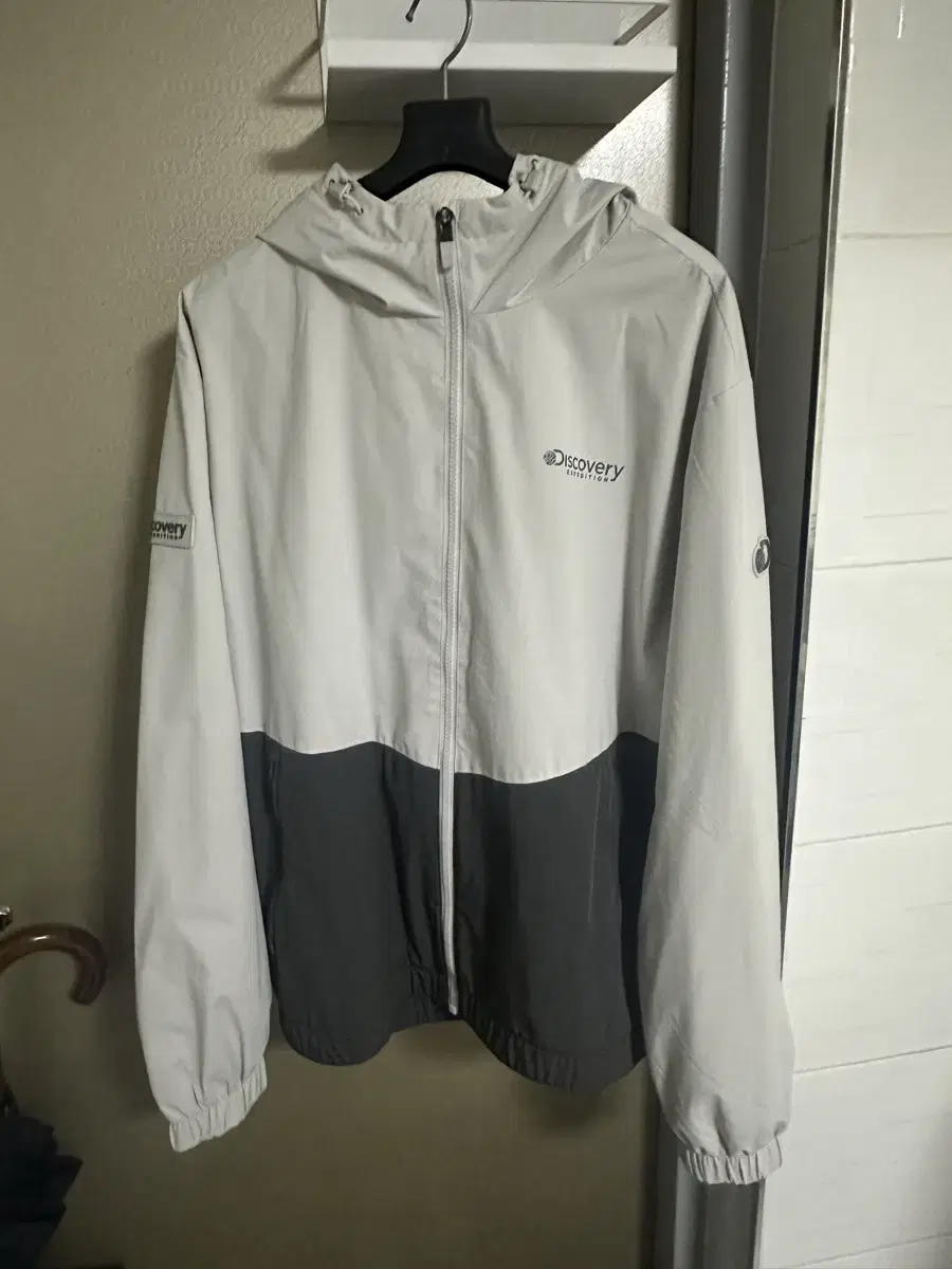 Discovery Windbreaker Grey (105) sells