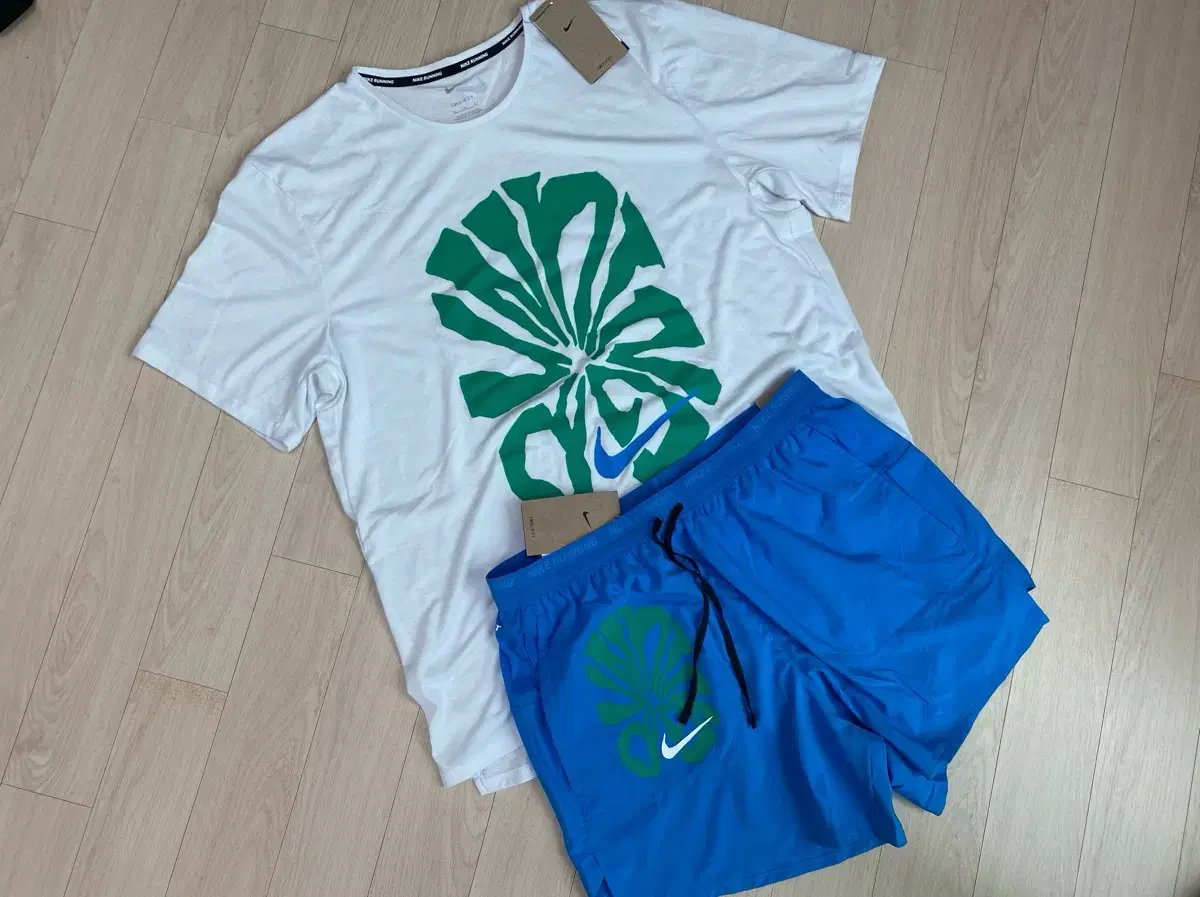 Nike Running Flower White Short Sleeve, bloo Shorts/XL, L