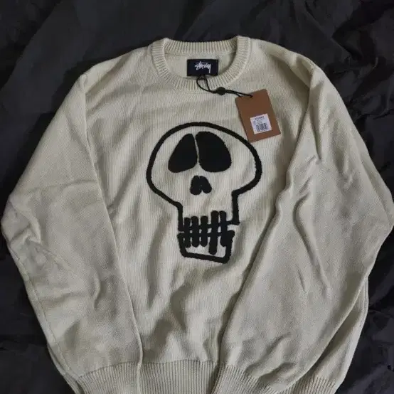 Stussy Skull Sweater Natural 택달린 스투시 스컬