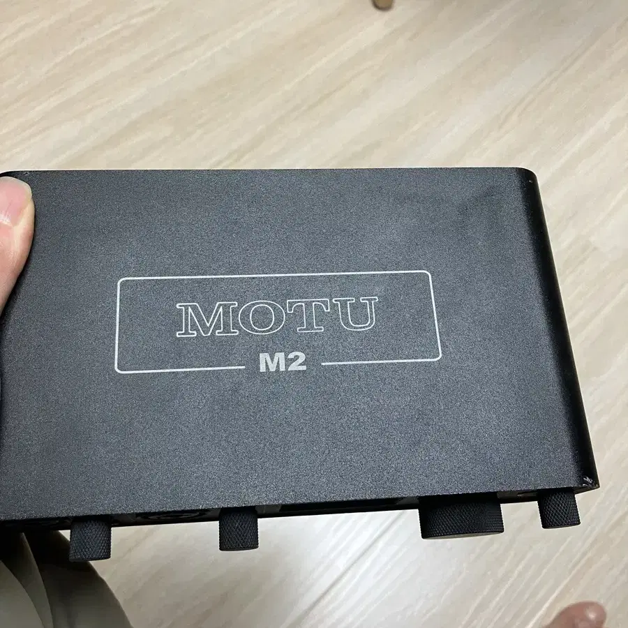 모투(motu) m2 판매합니다.