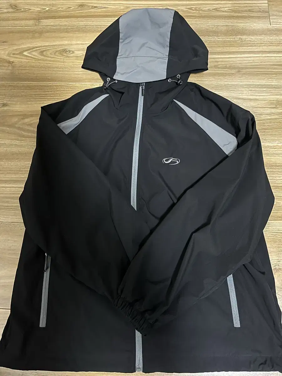 Phyllite Jacket - Black Windbreaker