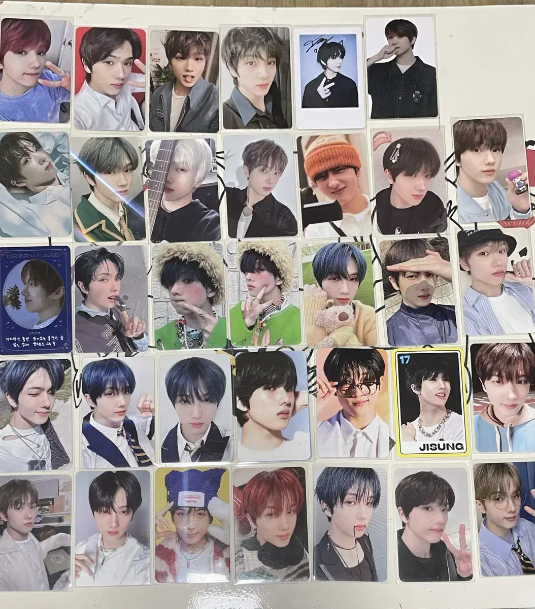 Sell 34 Jisung photocards bulk 