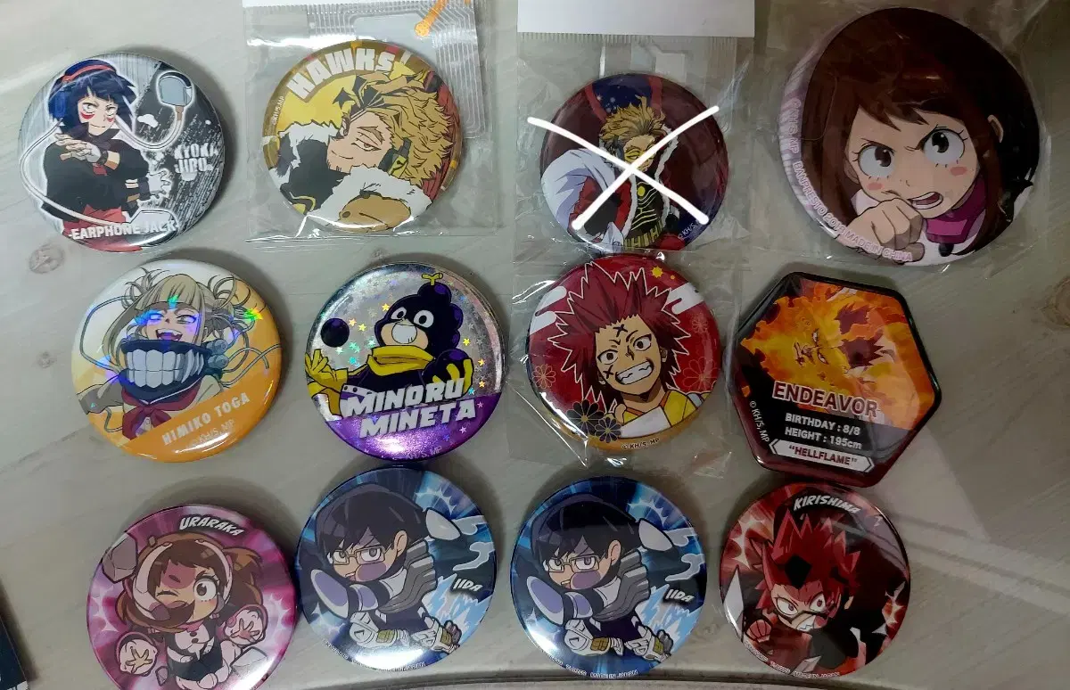 Hawks Kirishima, Toga, Uraraka, Endeavor, Iida, and other Hiroaka canbadges