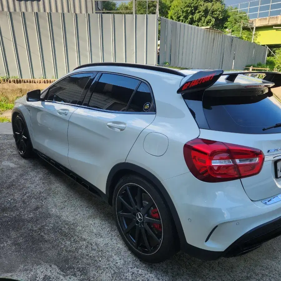 벤츠 GLA45 AMG 판매