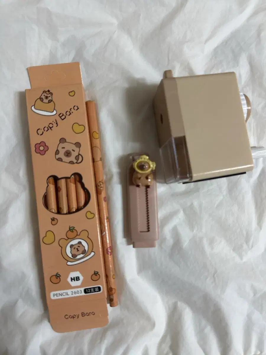 Capybara stationery set (pencil, jiwoo, pencil sharpener, notebook, pencil case)