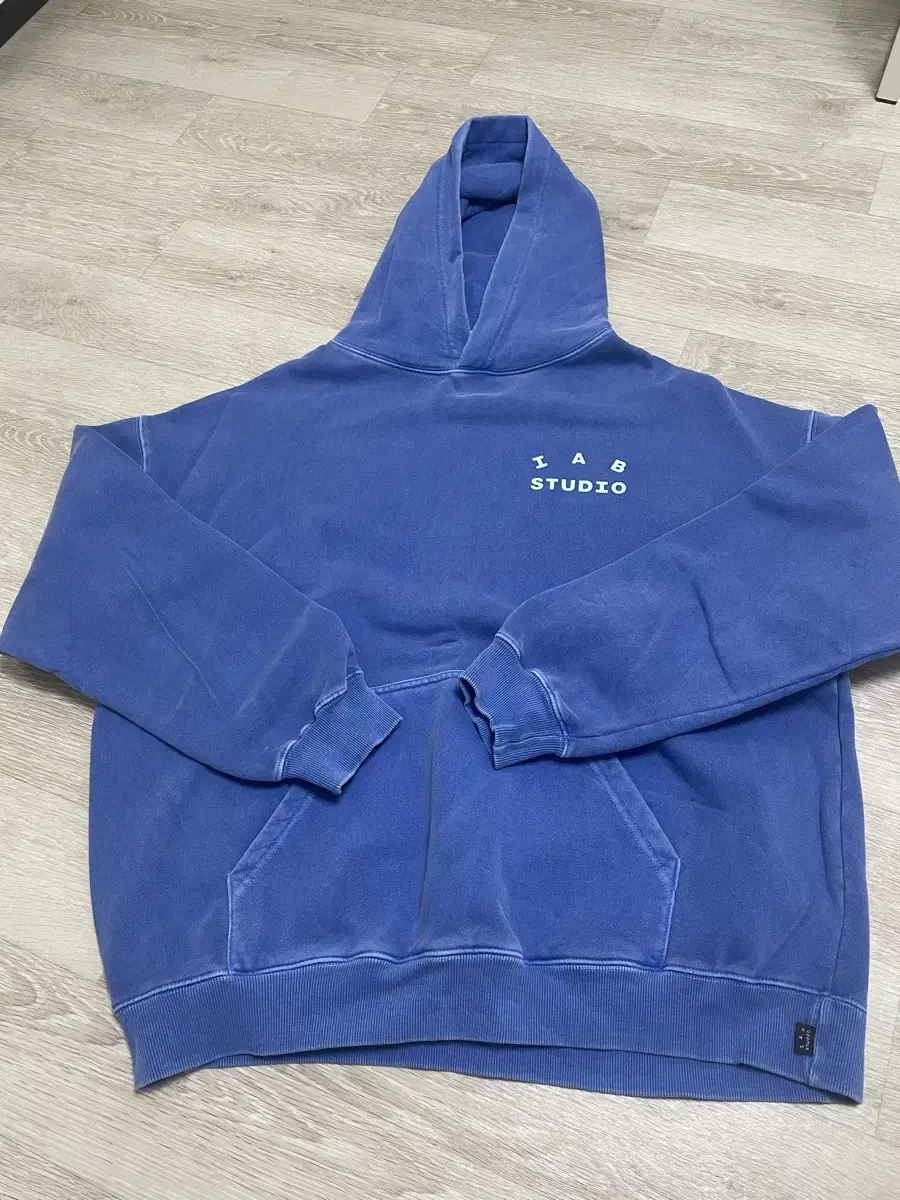 iAppStudio Pigments bloo Hood XL