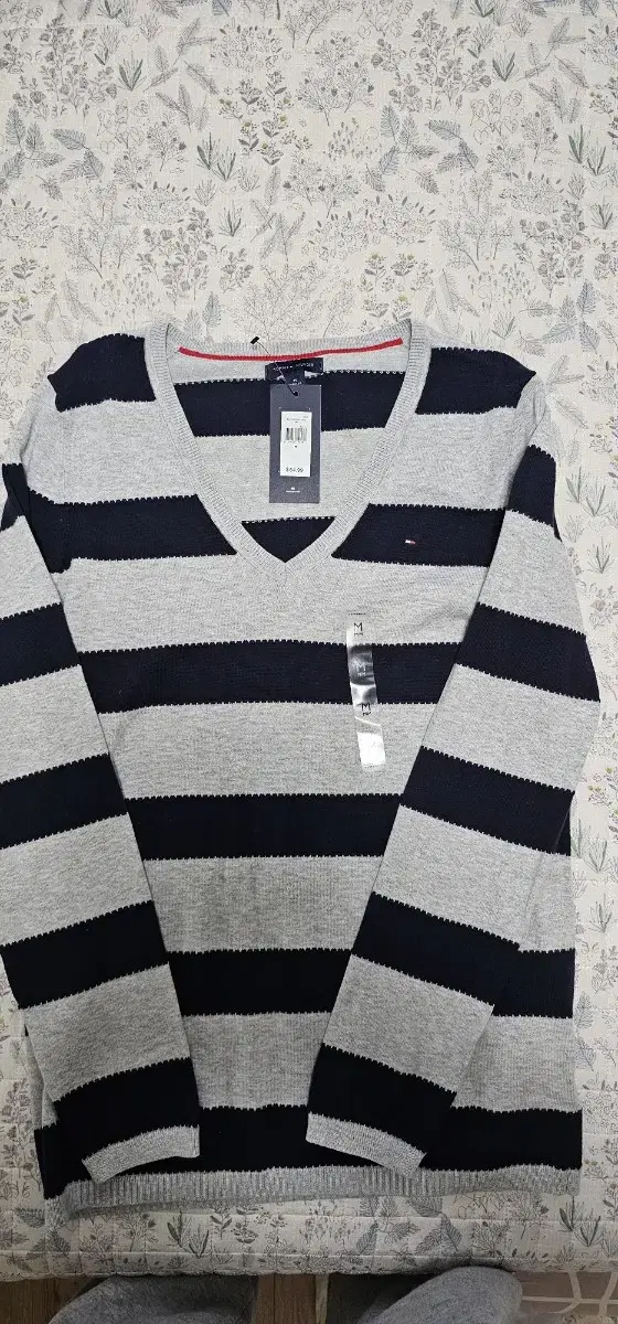 Tommy Hilfiger V-Neck Knit (New)