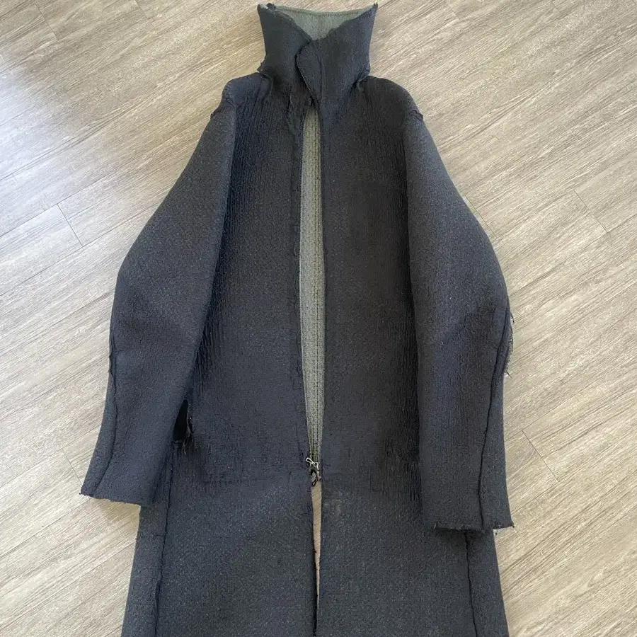 Label under construction Coat