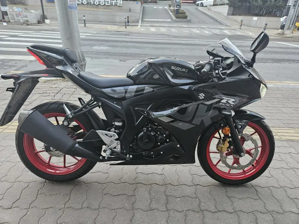 천안 평택 21년식 1천키로 새것같은 스즈키 gsxr125 판매. 충청