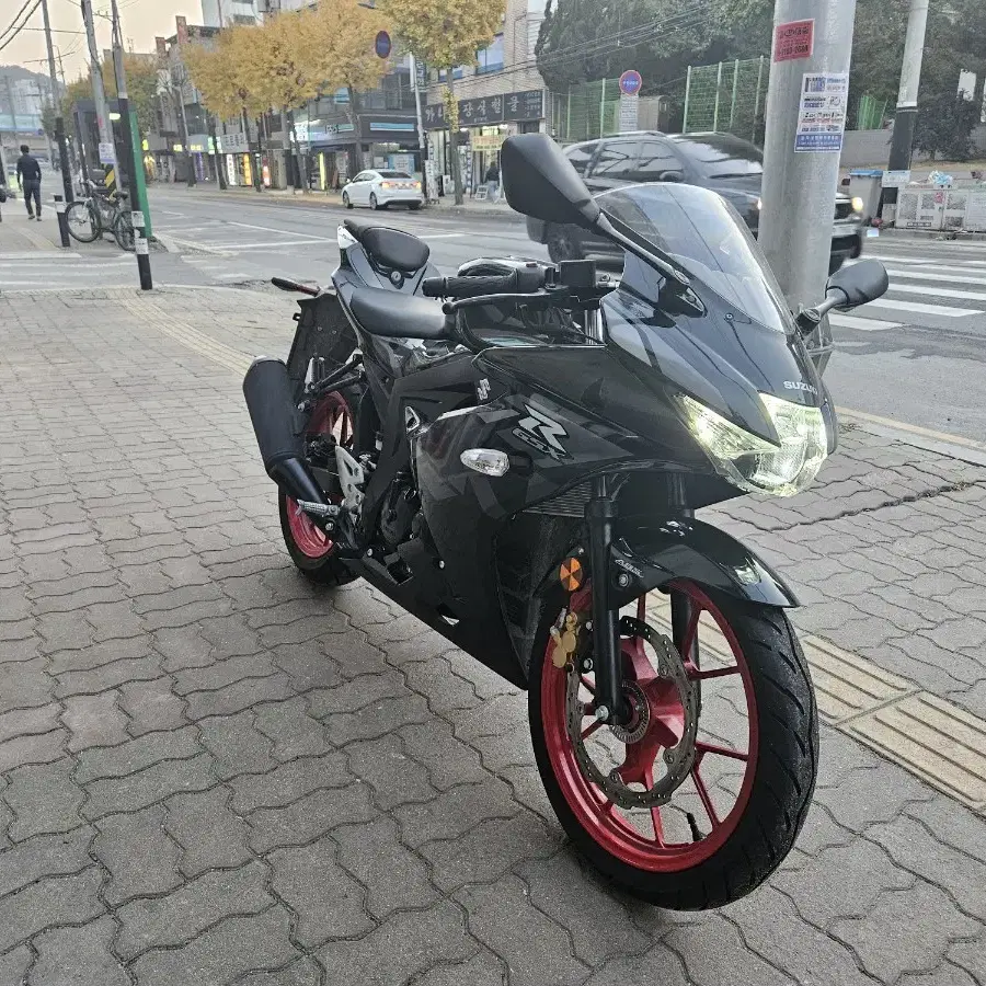 천안 평택 21년식 1천키로 새것같은 스즈키 gsxr125 판매. 충청