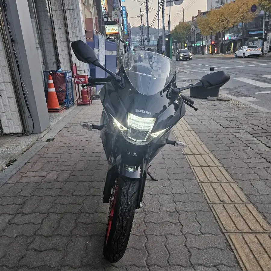 천안 평택 21년식 1천키로 새것같은 스즈키 gsxr125 판매. 충청