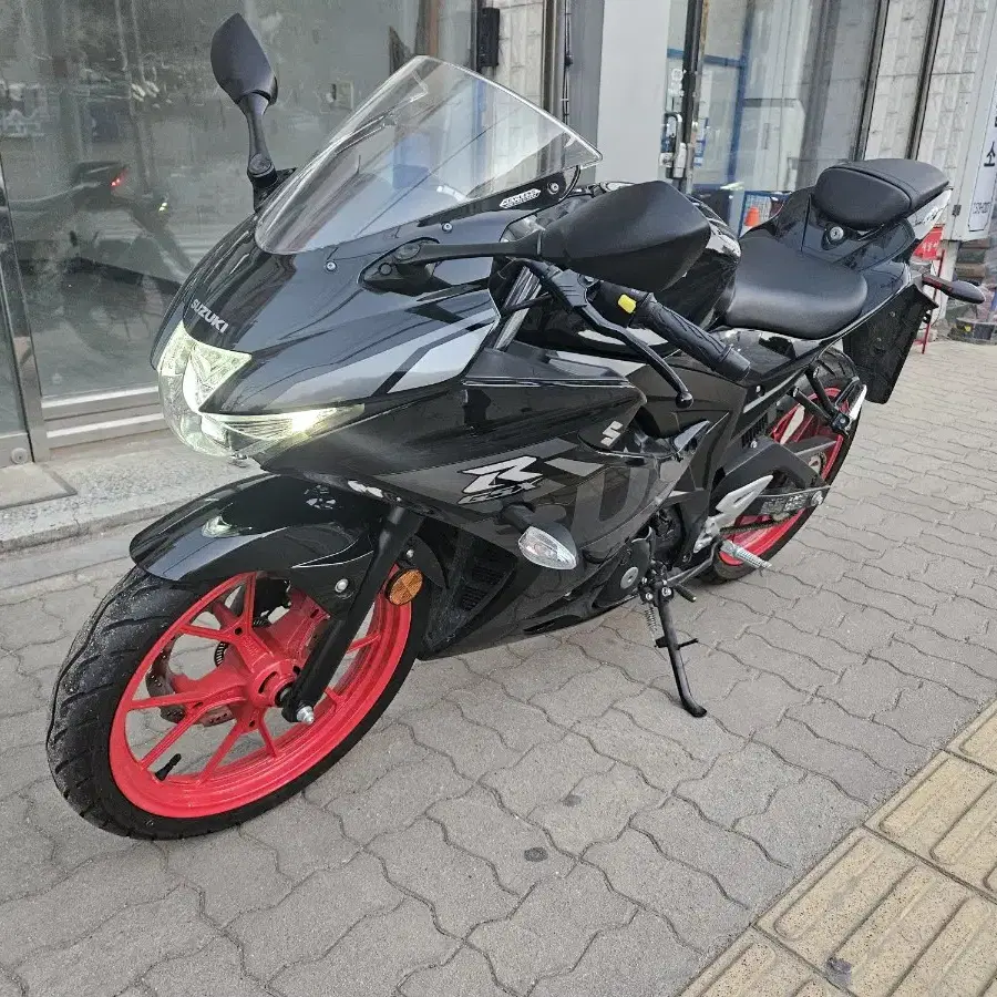 천안 평택 21년식 1천키로 새것같은 스즈키 gsxr125 판매. 충청