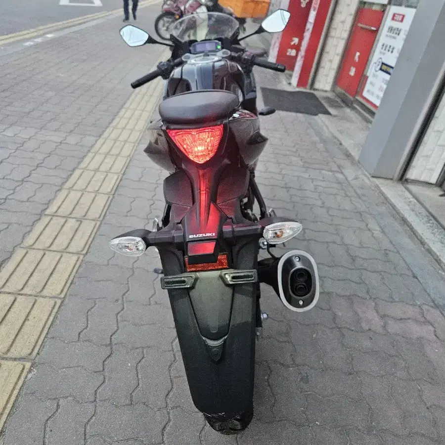 천안 평택 21년식 1천키로 새것같은 스즈키 gsxr125 판매. 충청