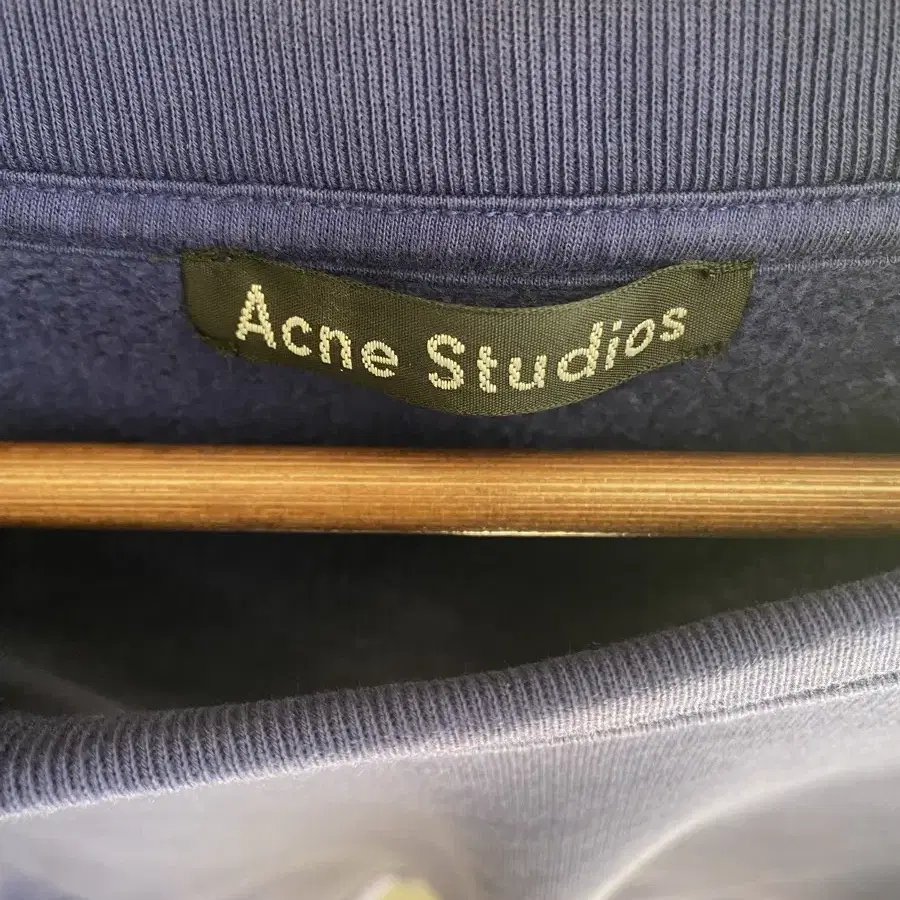 ACNE STUDIO 페어뷰 17 L