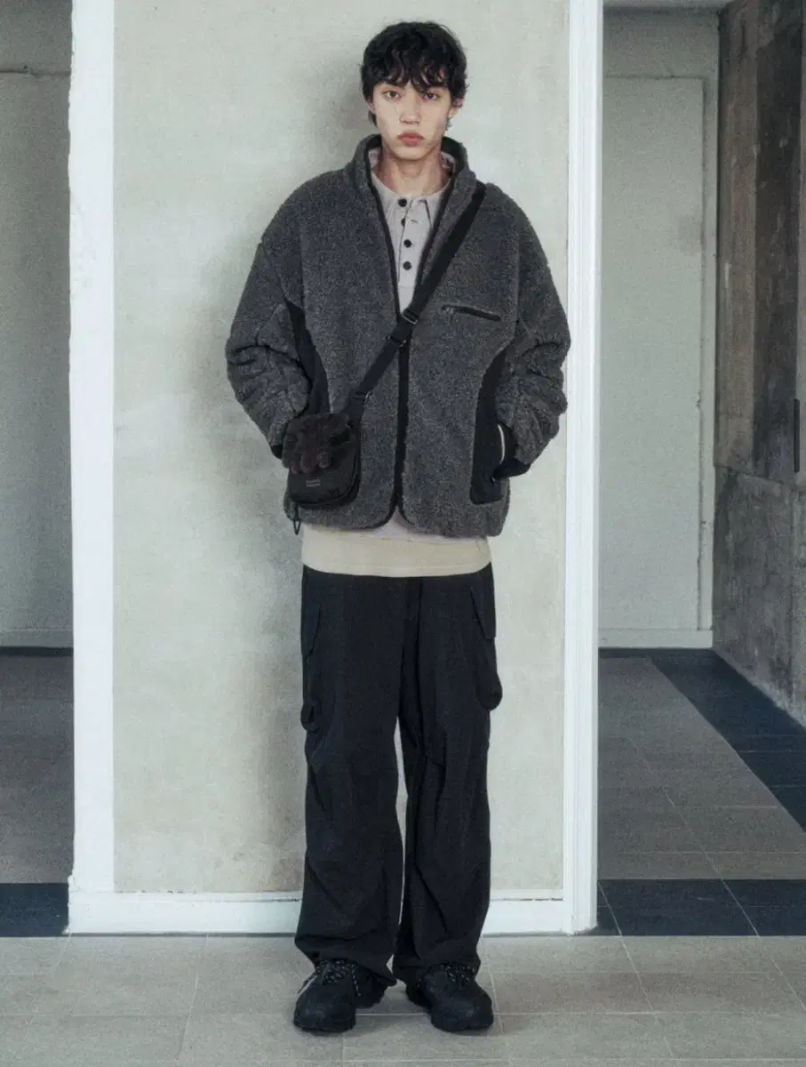 인사일런스x멀로 Paneled Fleece Jacket CHARCOAL