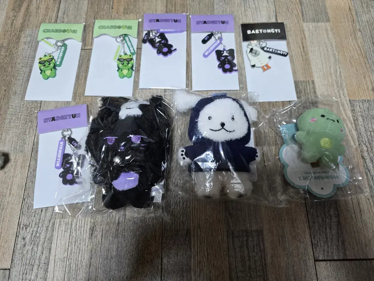 Monsta X merchandise, doll WTS