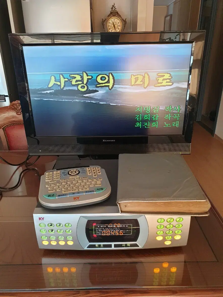 금영 노래반주기/32" TV/실내안톄나/리모컨/노래책/케이블포함