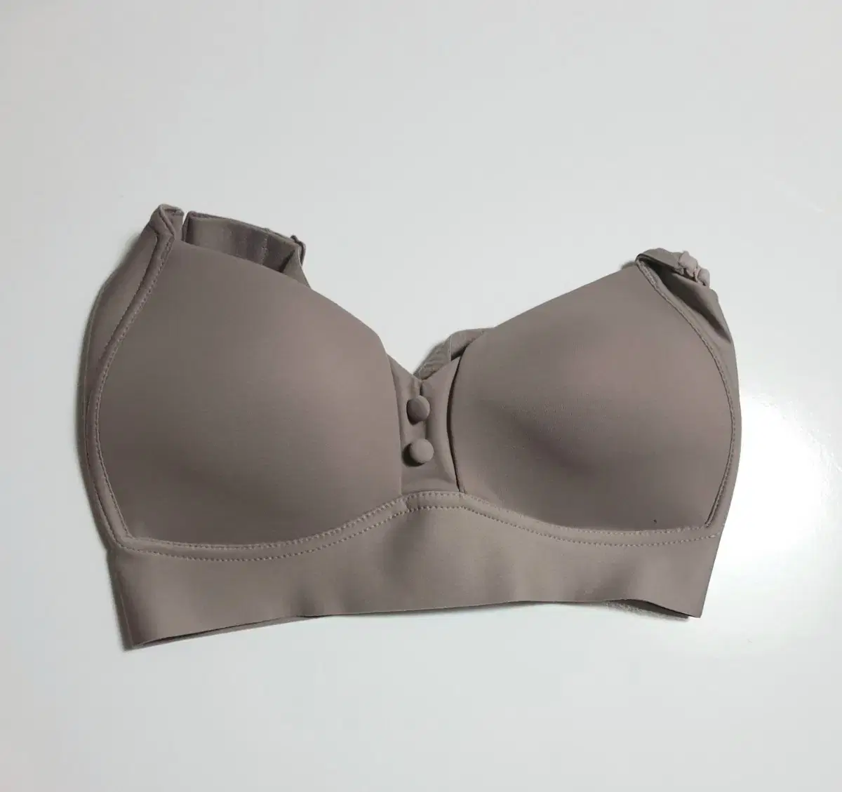 Seamless compression bra