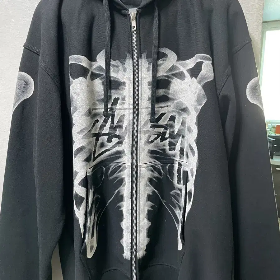 스투시 rib cage zip hoodie black white