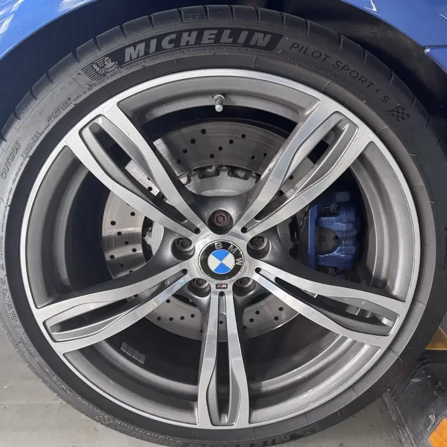 BMW F10 M5 m 정품휠  휠타로 교환 합니다